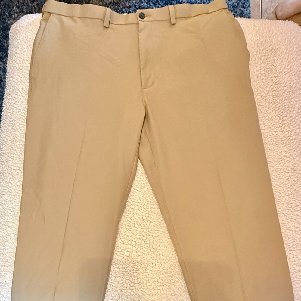 Haggar H26 Men’s Classic Fit Dress Pants – Size 42x30
